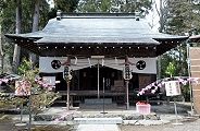 祭礼飾りも無い社殿。'12.03.25.