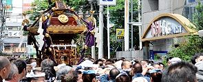 情熱のおらが町の神輿だ。'12.05.20.