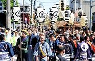 鳶の木遣唄が先導する。'12.05.13.