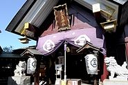 社殿は二階に建つ。'12.05.13.