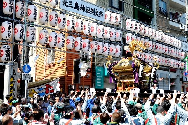 参道入り口で差し上げご挨拶。'12.05.13.