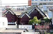 神社階下には店舗看板。'12.05.13.