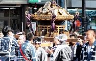 北口歩行者会場に入り込む。'12.05.27.