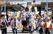 御太鼓が先頭で歩行者会場へ。'12.05.27.