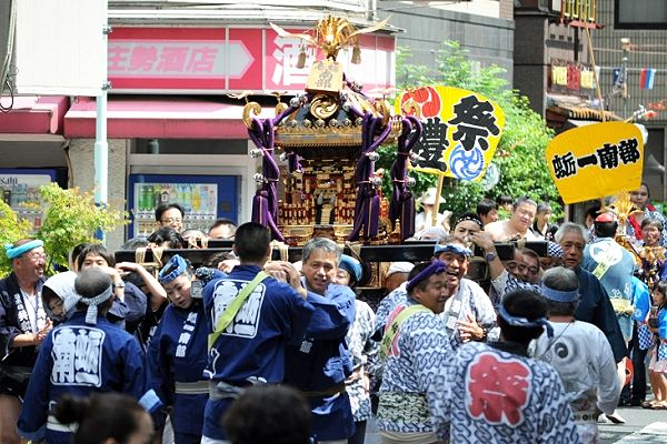 応援団加わる蛎殻町南部町会。'12.08.18.