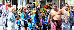 厚さに負けず黄色い掛け声。'12.08.18.