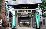 境内社の杵築宮子之大神。'12.08.19.
