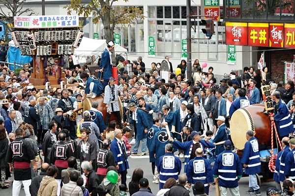 南沢氷川御太鼓と子之神社太鼓の競演。'12.11.11.