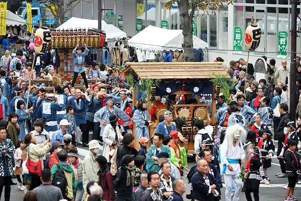 下里巴睦の前後でお囃子も賑やか。'12.11.11.