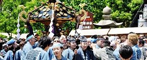 祭りモードの女性陣の浅草象潟一。'12.05.19.