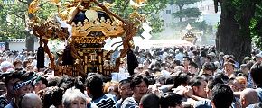 大唐破風屋根の南五町会。'12.05.19.