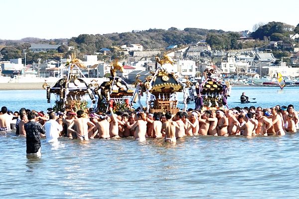 四基揃って江の島寒中神輿練成大会。'13.01.20.