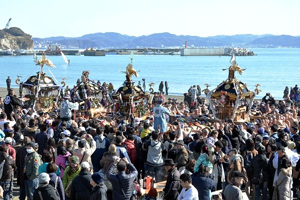 四基揃っての激しい神輿揉み。'13.01.20.