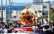 坂道を元町港へ巡行。'13.01.27.