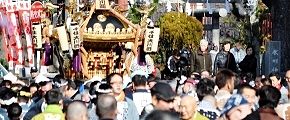 鳥居前からの担ぎ出し。'13.01.01.