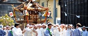 八棟屋根の居神神社。'13.05.03.