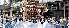 白装束の居神神社。'13.05.03.