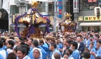 印半纏も鮮やかな大担ぎ手集団。07.09.23.