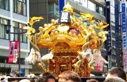 名前負けしていない日本一神輿。08.06.15.