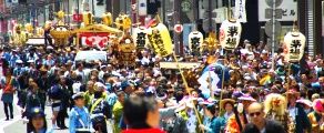銀座中央通は交通遮断で担ぎ手天国。08.06.15.