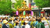 見せ場だと駅前ロータリーを二順。08.04.20.