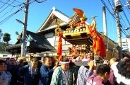 銭湯と神輿、まさに歴史浪漫です。09.01.01.