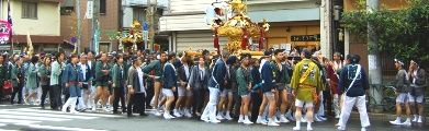 連合渡御は大通りの四ツ目通りに。08.08.17.