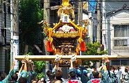 土曜のお神酒所前で差上げ。09.08.15.
