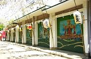 神輿庫は真夏の日差しのなか留守番。09.08.16.