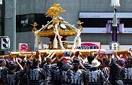 森下交差点での差し上げ。09.08.16.