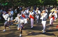 しゃれた浴衣姿の国分寺連。09.11.01.