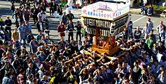 西口駅前ロータリーに入った氷川睦。09.11.15.