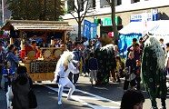 賑やかな山車と舞い。09.11.15.