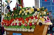 後ほど山分けの野菜の宝船。09.11.15.