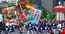 張り子人形を左右に激しく回転させる。09.11.12.