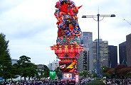 悠然と巡行する立佞武多。09.11.12.