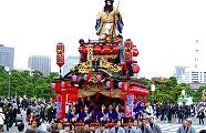 華やかに囃子の全てが乗り込む山車。09.11.12.