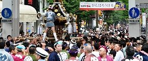 さすが極めます県神輿保存会の神輿「縣睦」。'11.06.19.