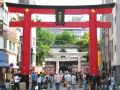 下谷神社第一の鳥居。額は東郷元帥の筆。07.05.12.