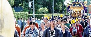小平上宿を御太鼓に先導され。'13.04.28.