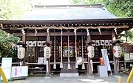 鈴緒を5本付けた神明宮。'13.04.28.