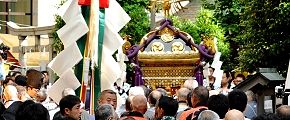 境内での神事。'13.05.19.