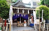 関東大御震災や太平洋戦争の戦火を免れた神社。'13.05.19.