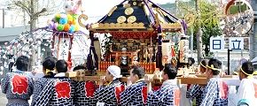 神明台通りを東へと渡御。'13.04.14.