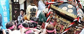 鼓舞されて燃える担ぎ手。'13.04.14.