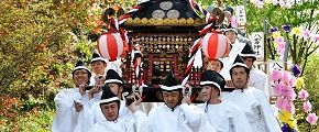 白丁に烏帽子での宮出し。'13.04.14.