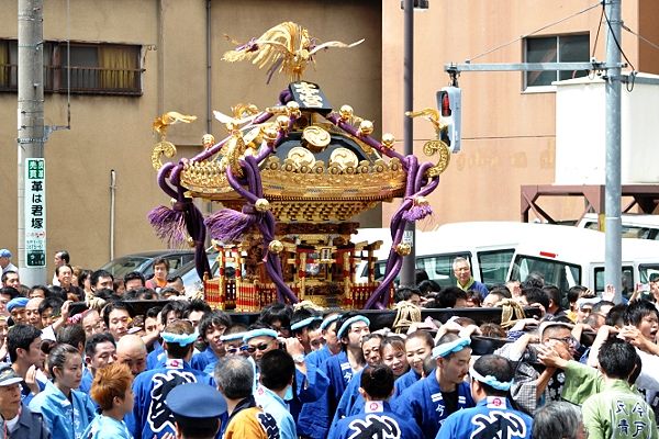 威風堂々の宮出し道中。'13.06.02.