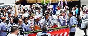 屋台の江戸囃子。'13.06.02.