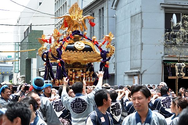 元蔵三お神酒所前の渡御。'13.06.02.