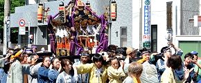 三和会で小休止そく渡御。'13.06.02.